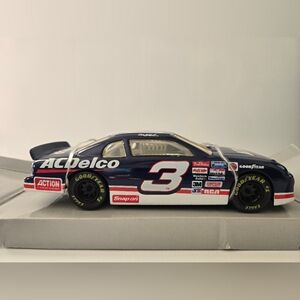1997 Dale Earnhardt 1/24 Die Cast Collectibles